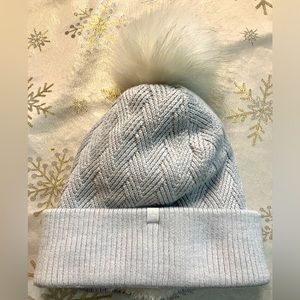 New Lulu Lemon Pom Beanie Grey white never worn